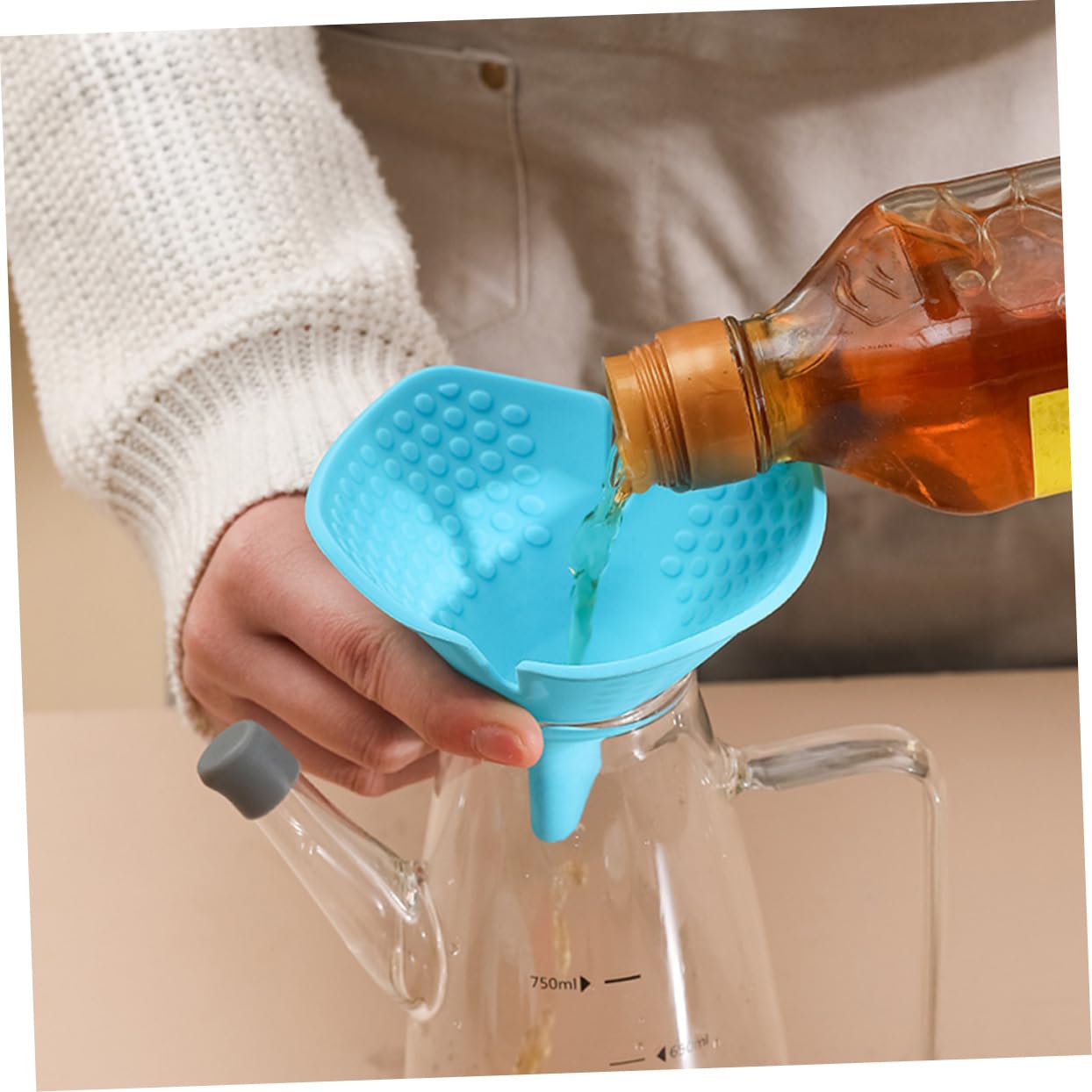 Adjustable Silicone Kitchen Gadget Heat Resistant Pot Opener Holder