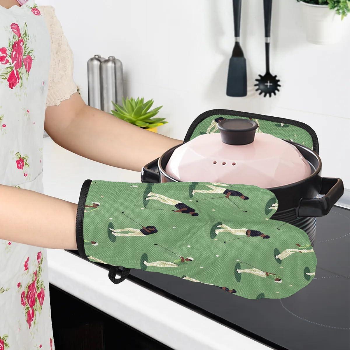 Golf-themed Heat-Resistant Oven Mitts Pot Holders Set