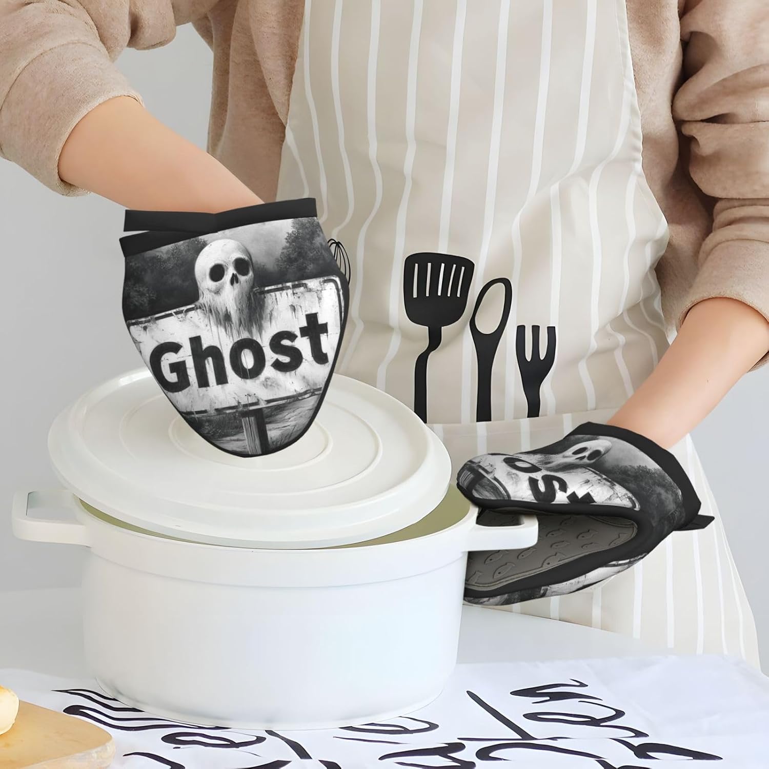 Halloween Mini Silicone Oven Mitts - Heat-Resistant Kitchen Gloves for Safe Cooking