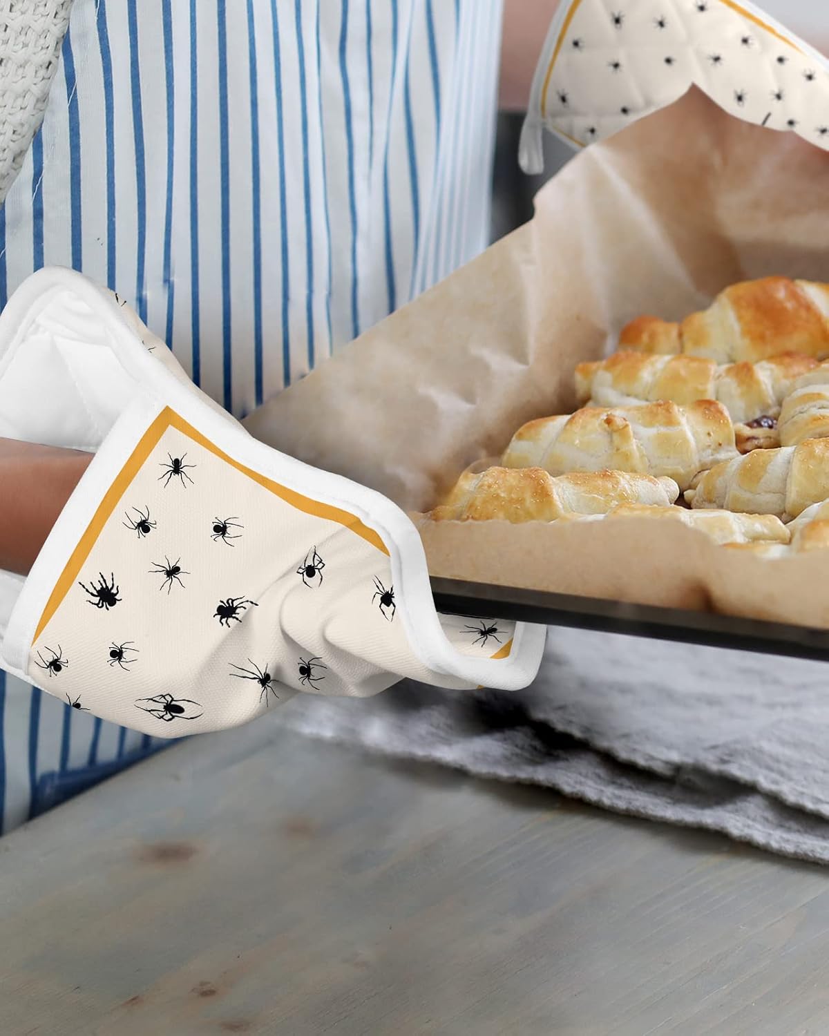 Scary Halloween Obtuse Pot Holder Set for the Kitchen
