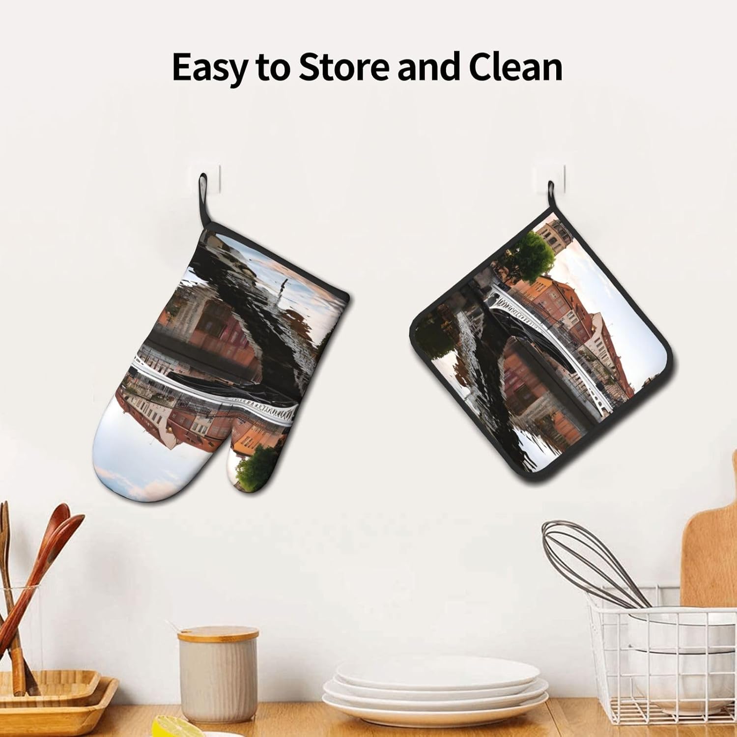 Dublin Ireland Penny Bridge Pot Holder Oven Mitt Set