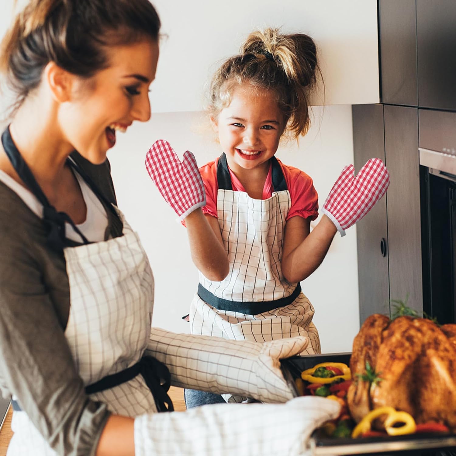 2Pcs Red Checkered Oven Mitts