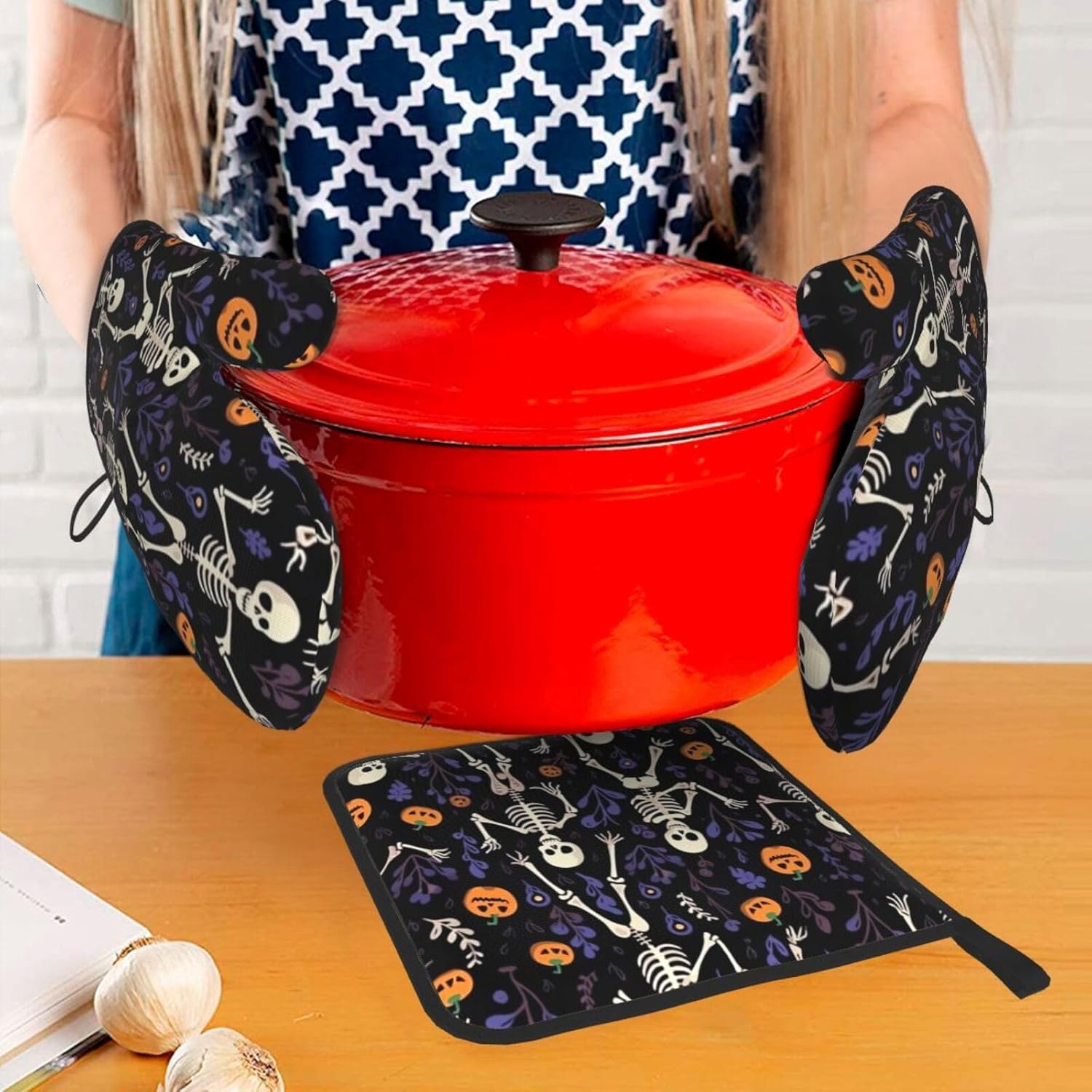 Premium Heat-Resistant Oven Mitts with Secure Grip for Kitchen Grilling