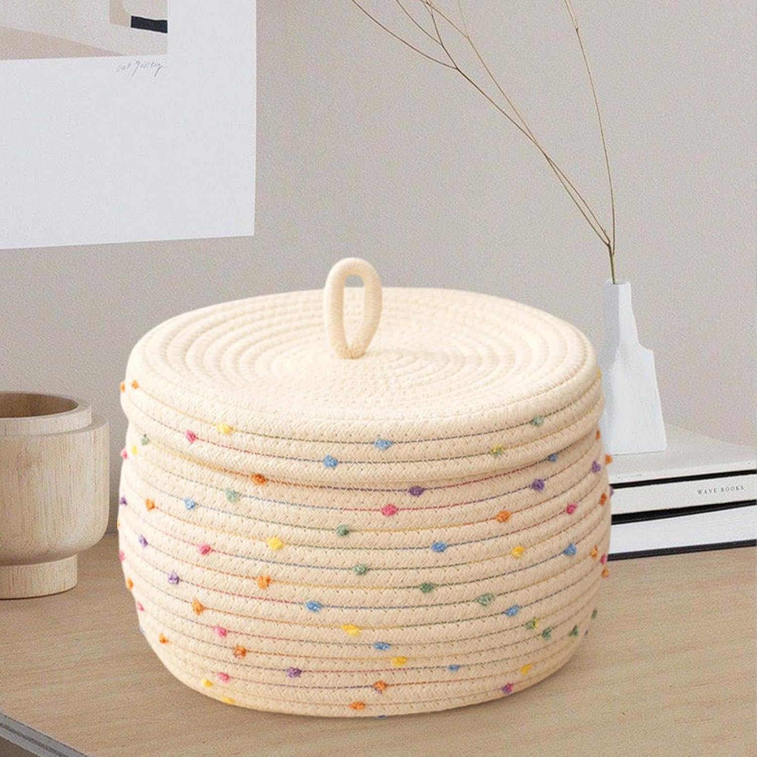 Elegant Round Storage Basket with Lid - Keep Your Room Organized