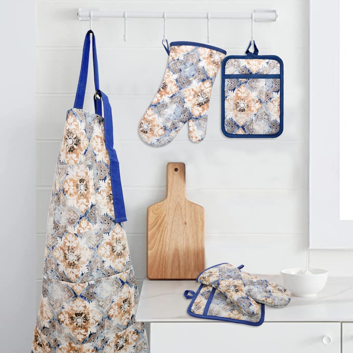 Hot Non-Slip Apron with Oven Mitts for Cooking Gifting