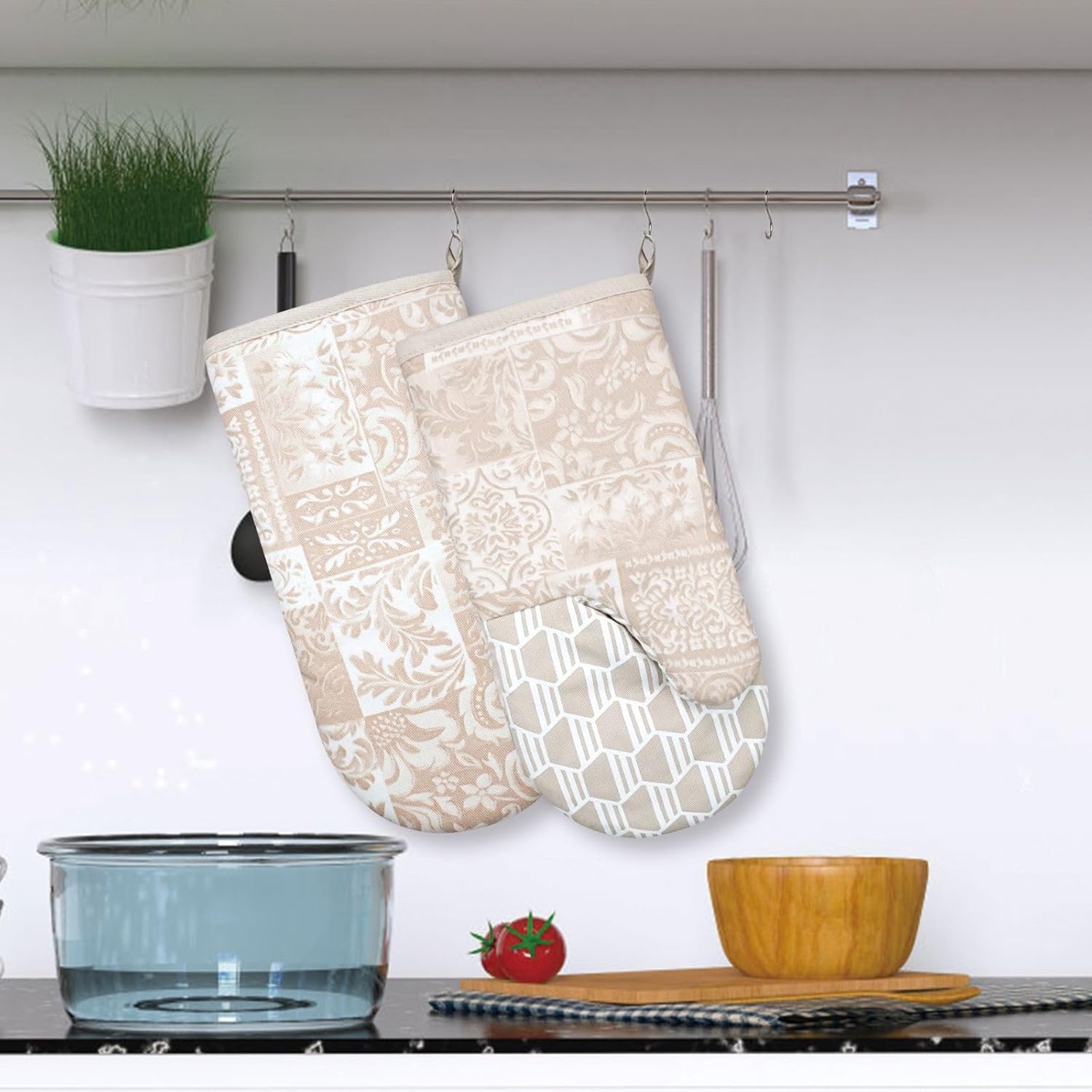 Alselo Heat-Resistant Oven Mitts Set of 2