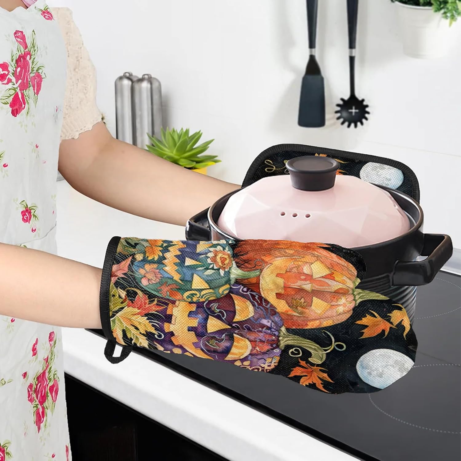 Halloween Unleashed 4-Piece Oven Mitts Potholders