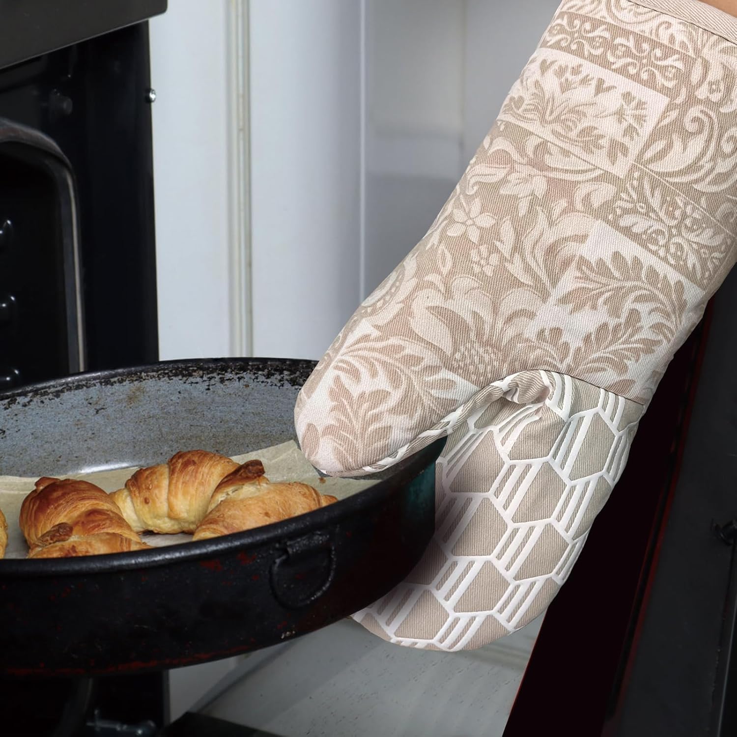 Alselo Heat-Resistant Oven Mitts Set of 2