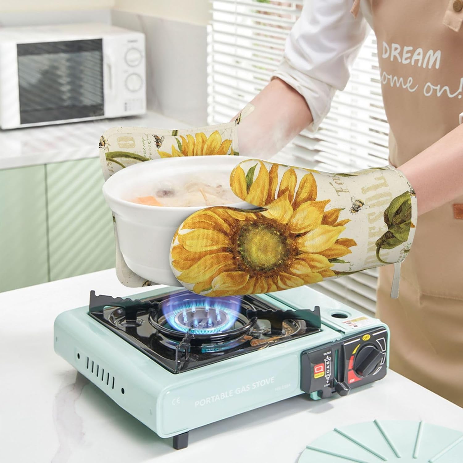 4-Piece Heat Resistant Sunflowers Oven Mitt Set