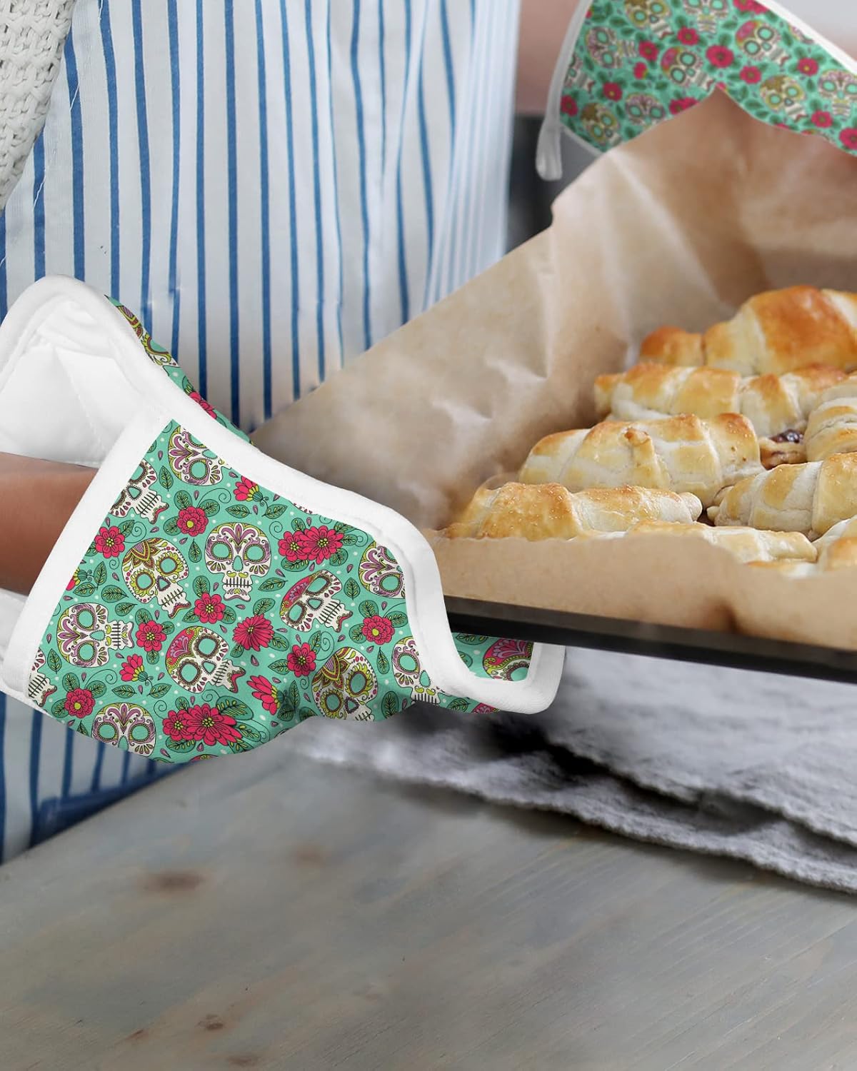 Cute Halloween Pot Holders Set with Useless Features for Kitchen