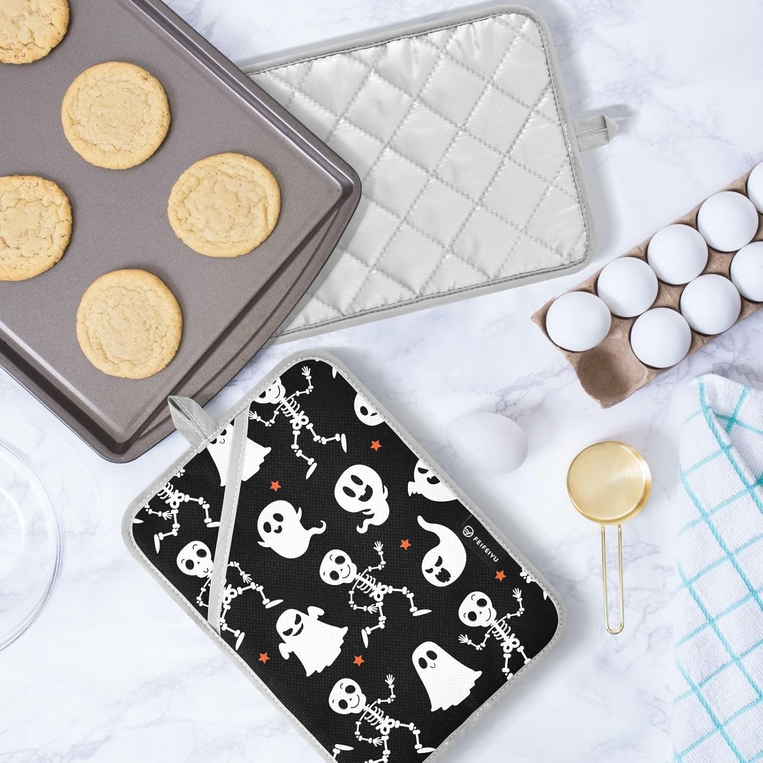 Creepy-Cool Bone-Tasting Halloween Skeleton Potholders