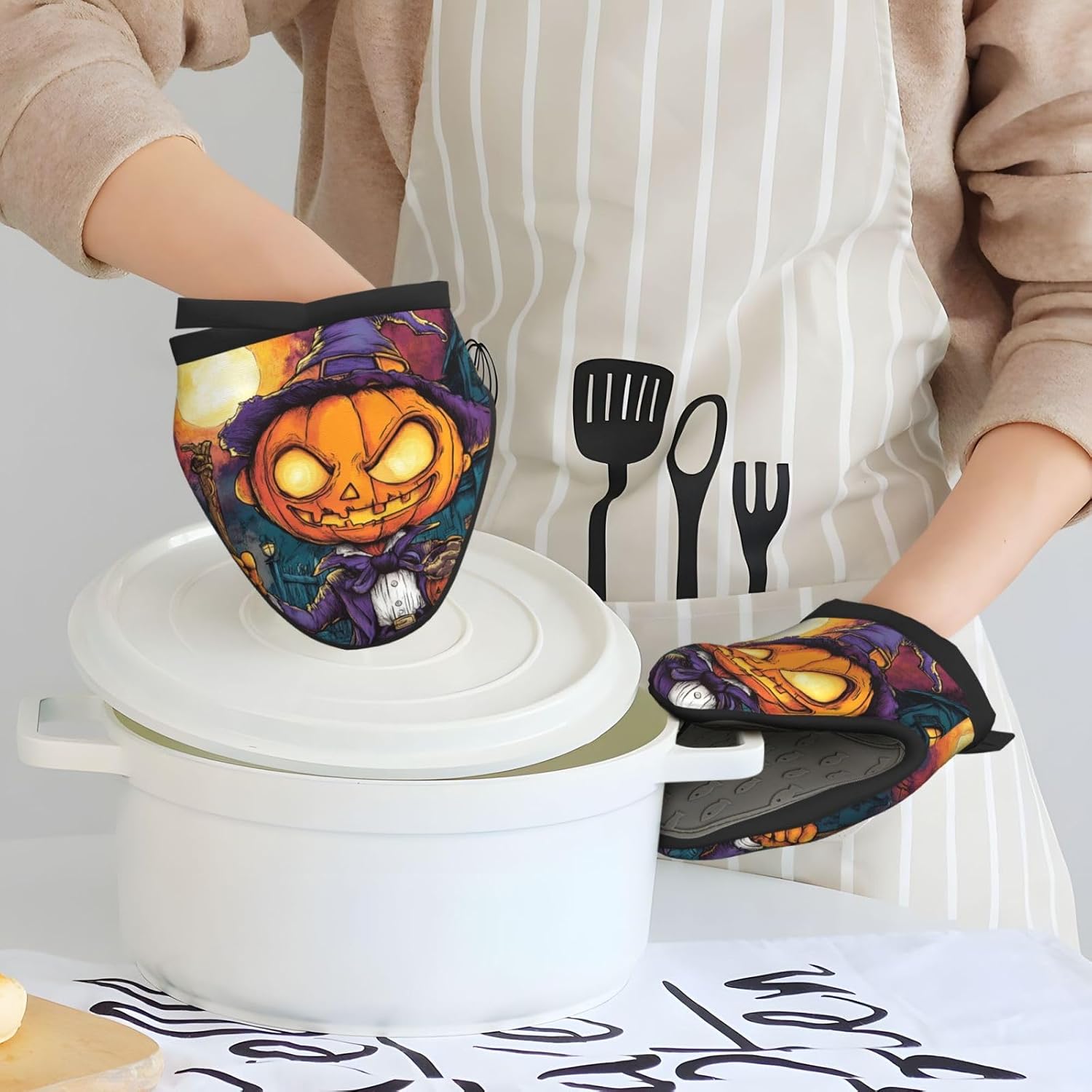 Slim Halloween pumpkin oven mitts