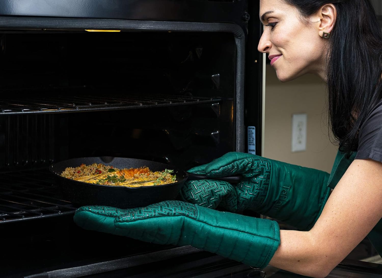 Secure Eco-Friendly Oven Mitts
