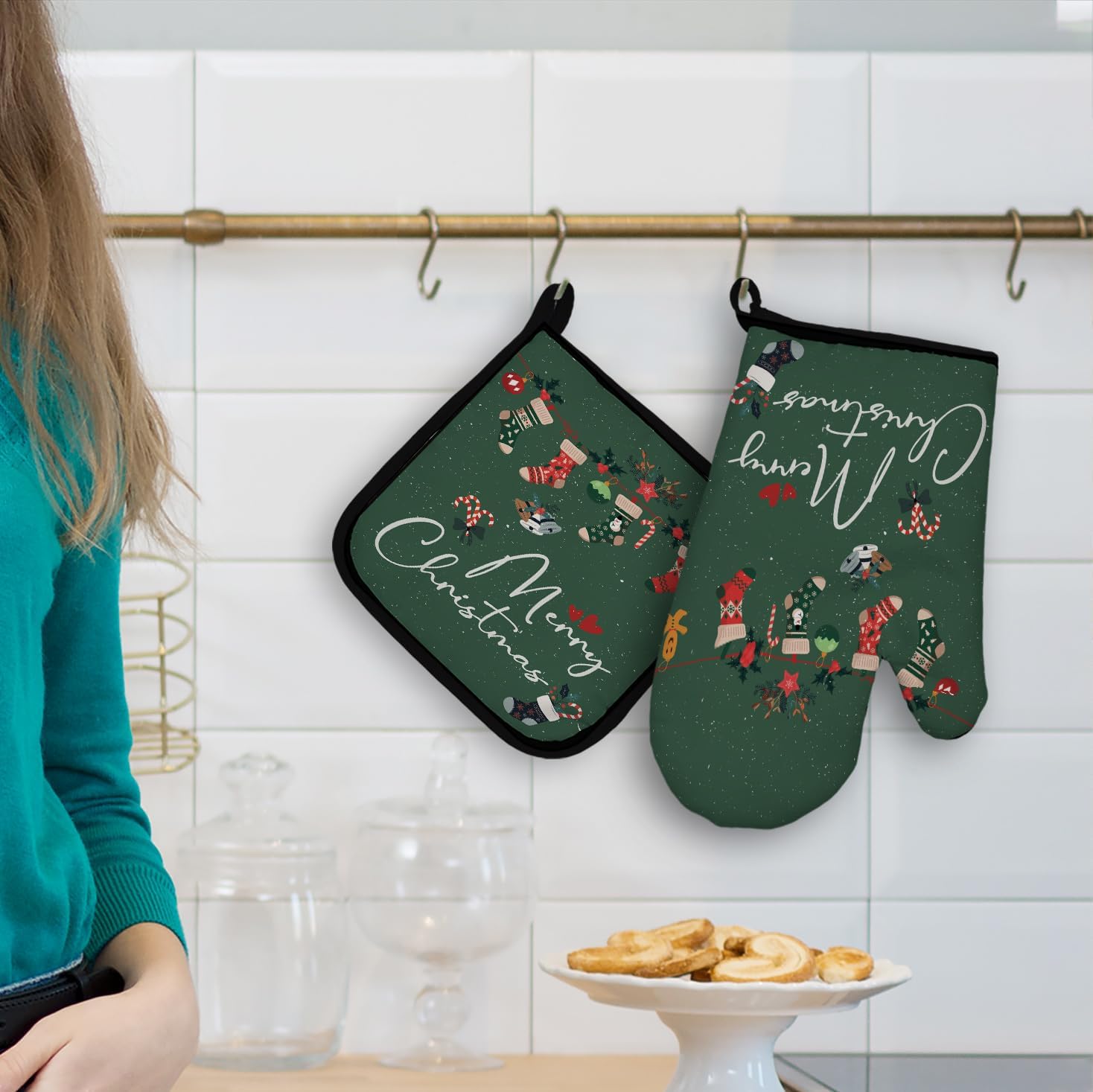 Mingnei Christmas Oven Mitts and Potholders Set