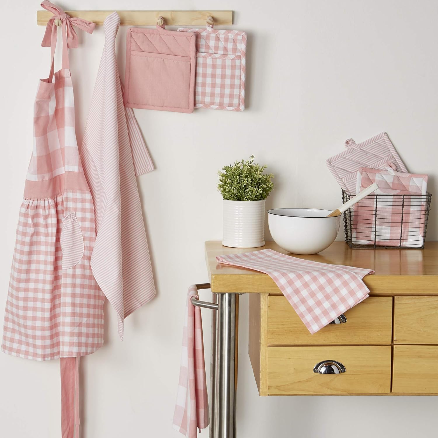Gingham Kitchen Potholders Set