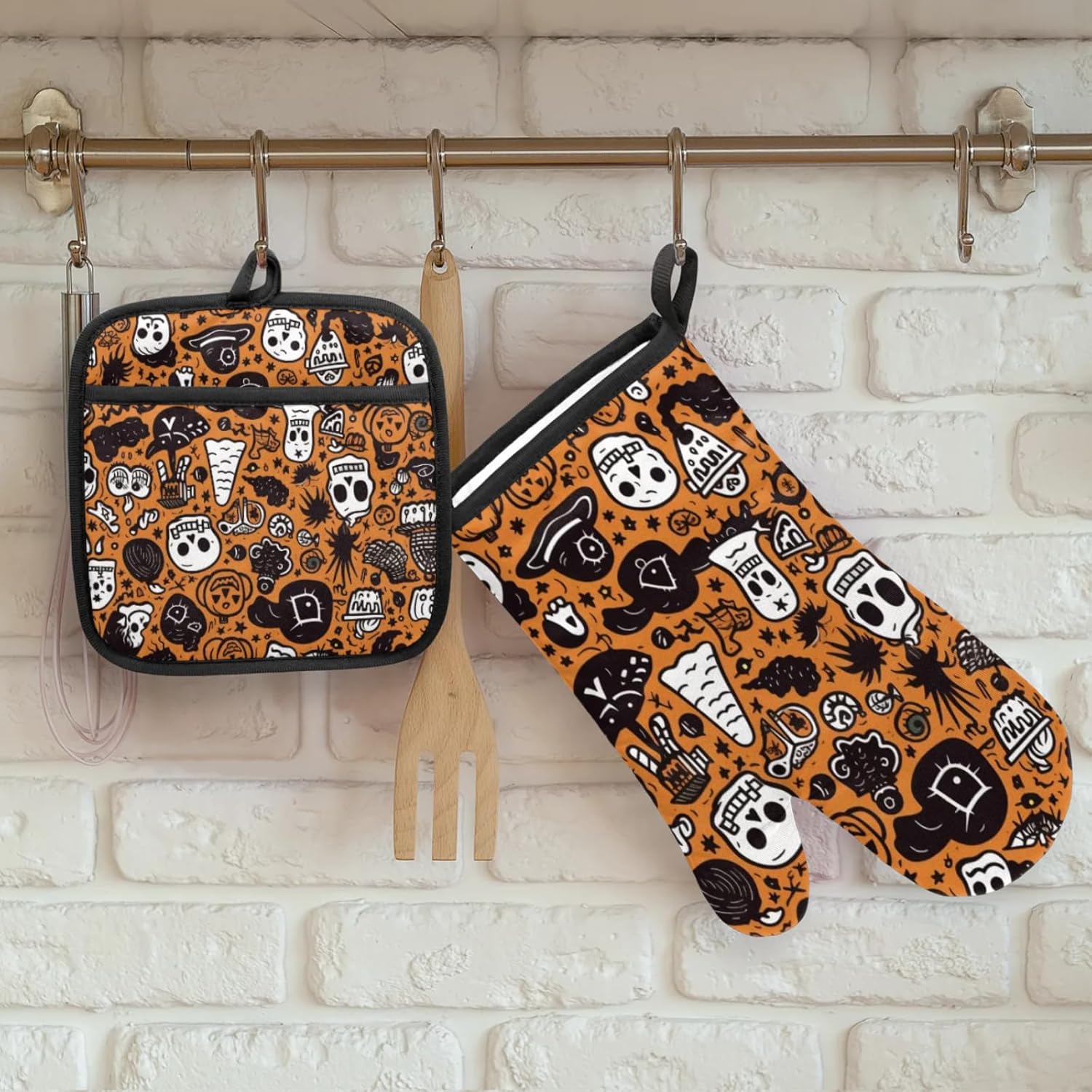 Halloween Safe Hands Oven Mitts and Pot Holders Set of 2