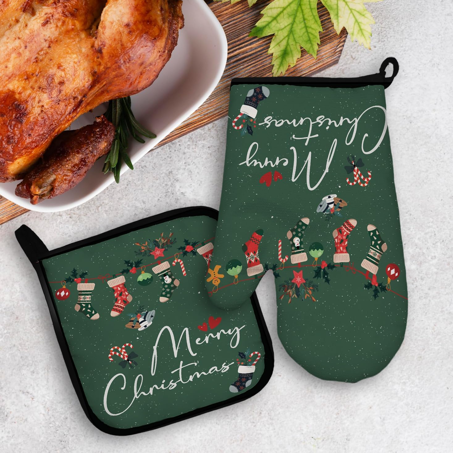 Mingnei Christmas Oven Mitts and Potholders Set