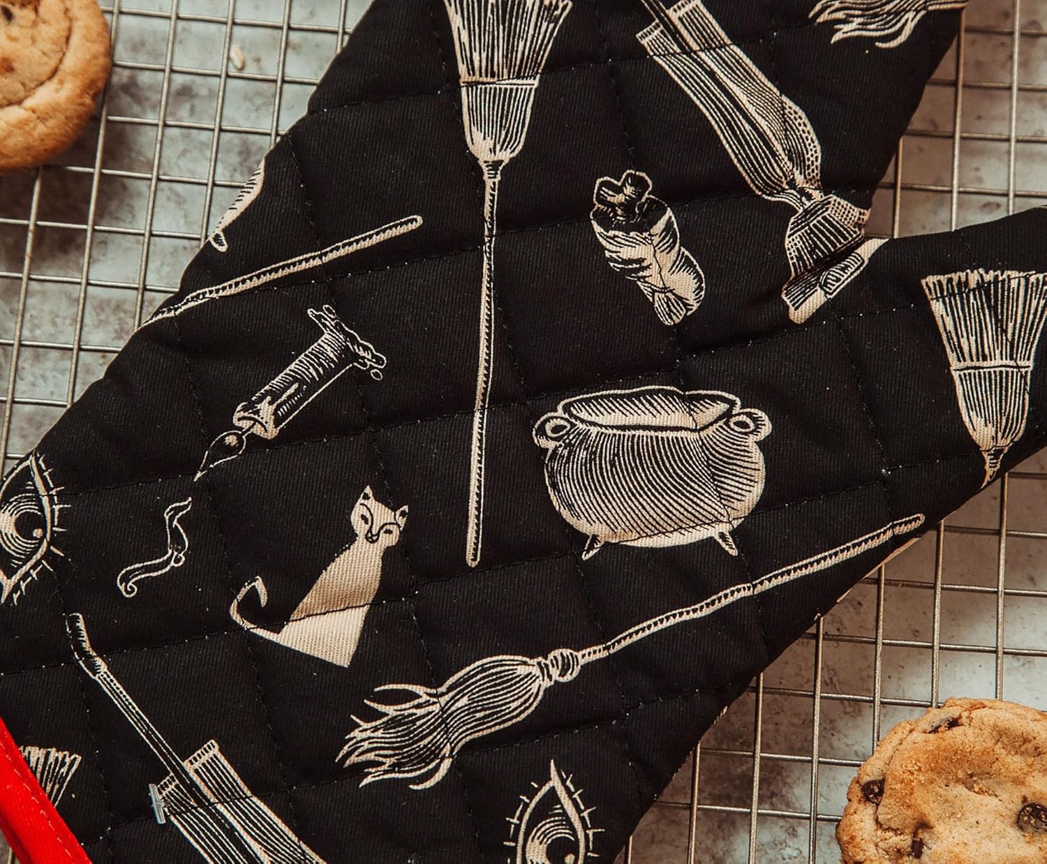 Disney Hocus Pocus Oven Mitt Pot Holder Heat Resistant Kitchen Glove