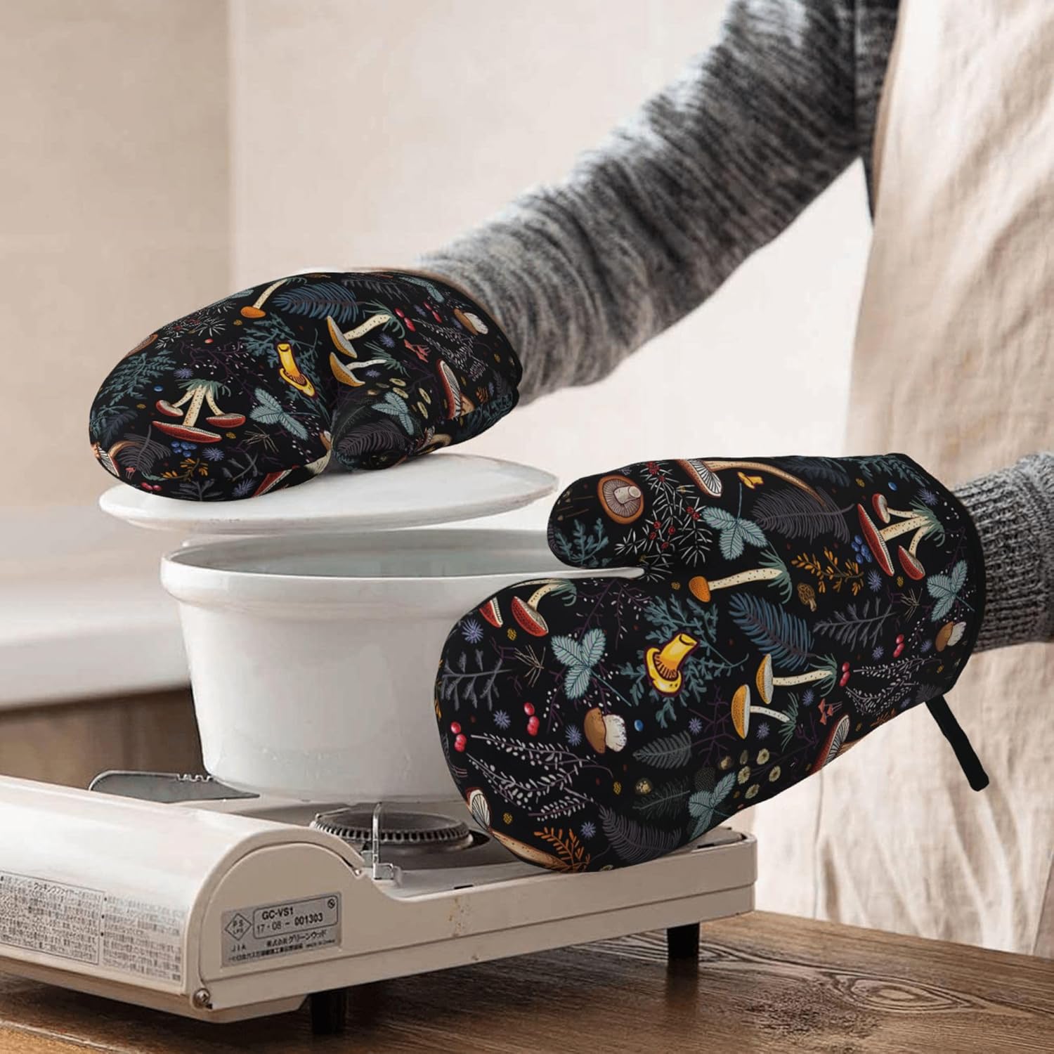 Vasietrng Heat-Resistant Oven Mitts and Pot Holders
