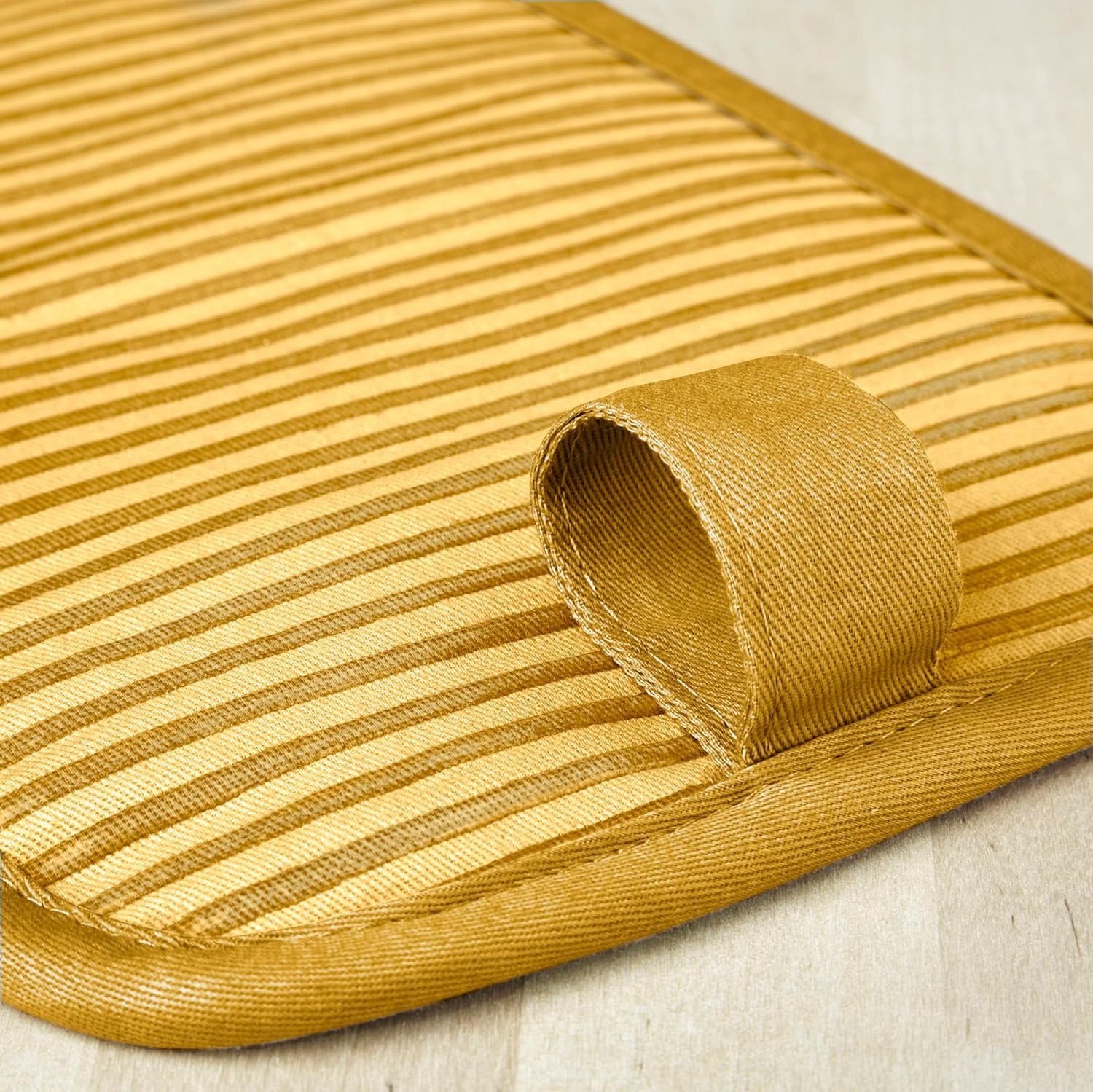 High-Quality Heat-Resistant Oven Mitt Set Majestic Yellow Non-Slip Potholders