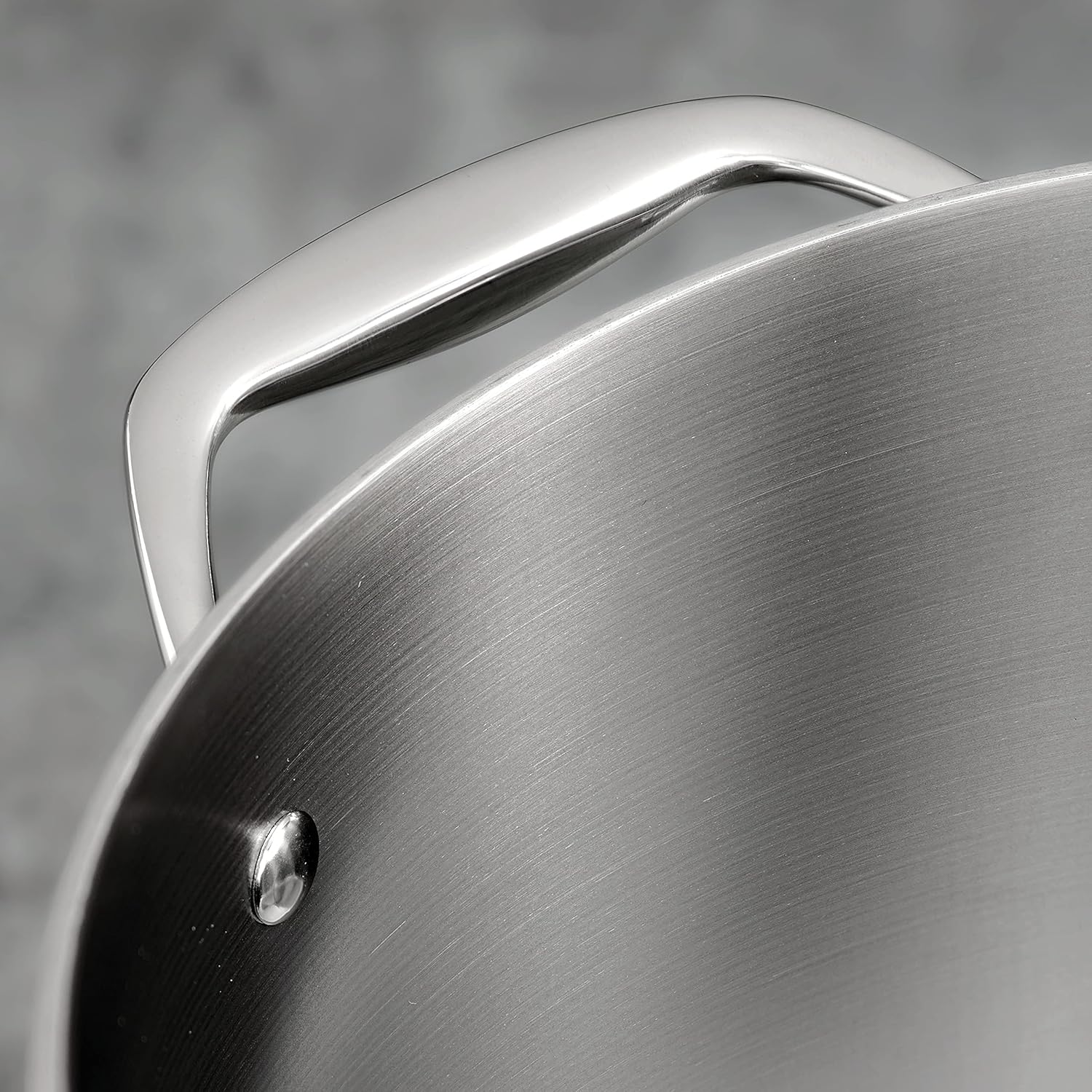 Durable stainless steel saucepan with lid