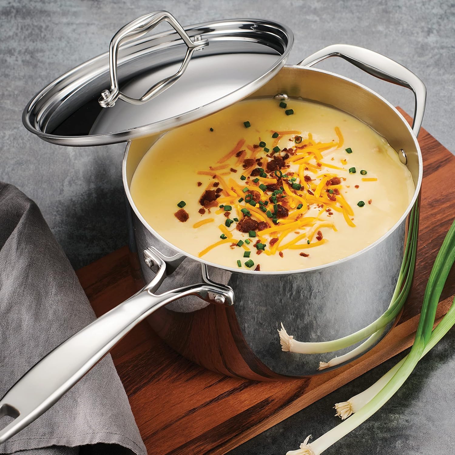 Durable stainless steel saucepan with lid